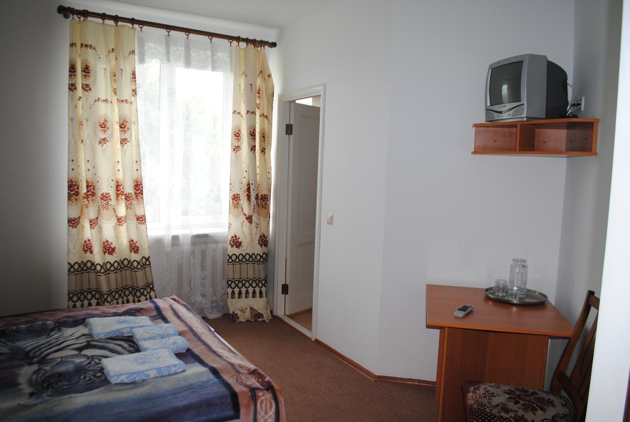 Hotel - Restaurant "Lion'S Heart" Velyka Omelyana Exterior photo