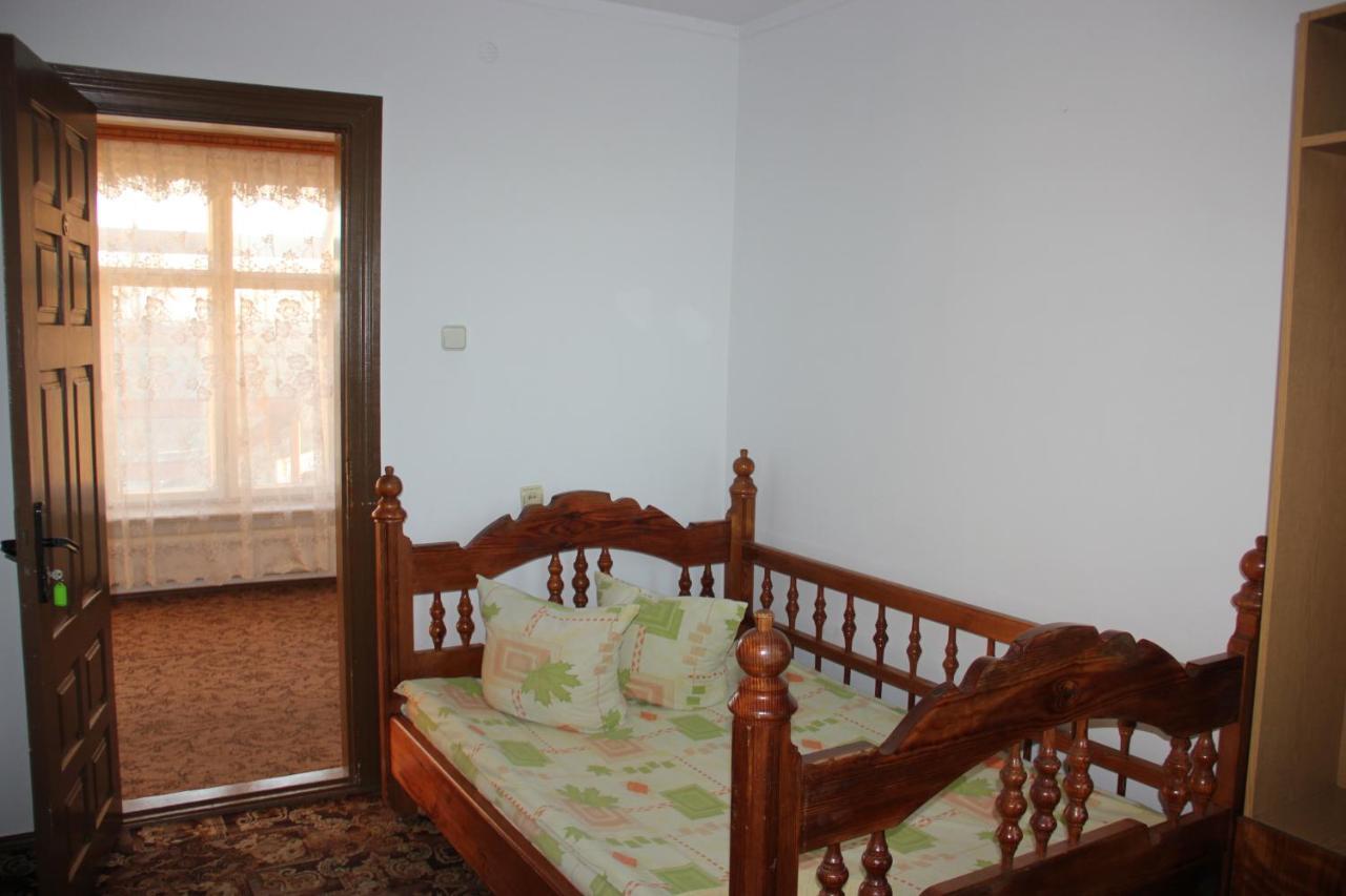Hotel - Restaurant "Lion'S Heart" Velyka Omelyana Exterior photo