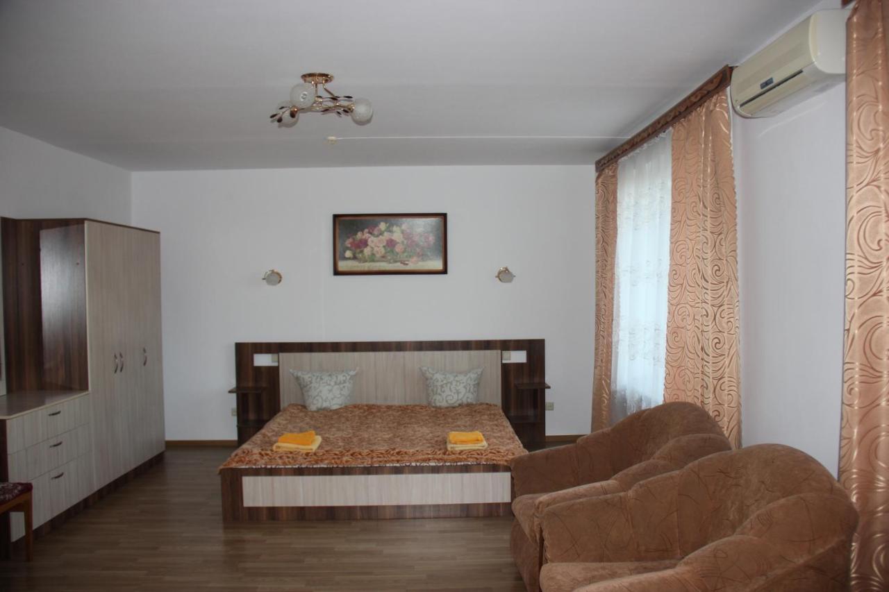 Hotel - Restaurant "Lion'S Heart" Velyka Omelyana Exterior photo